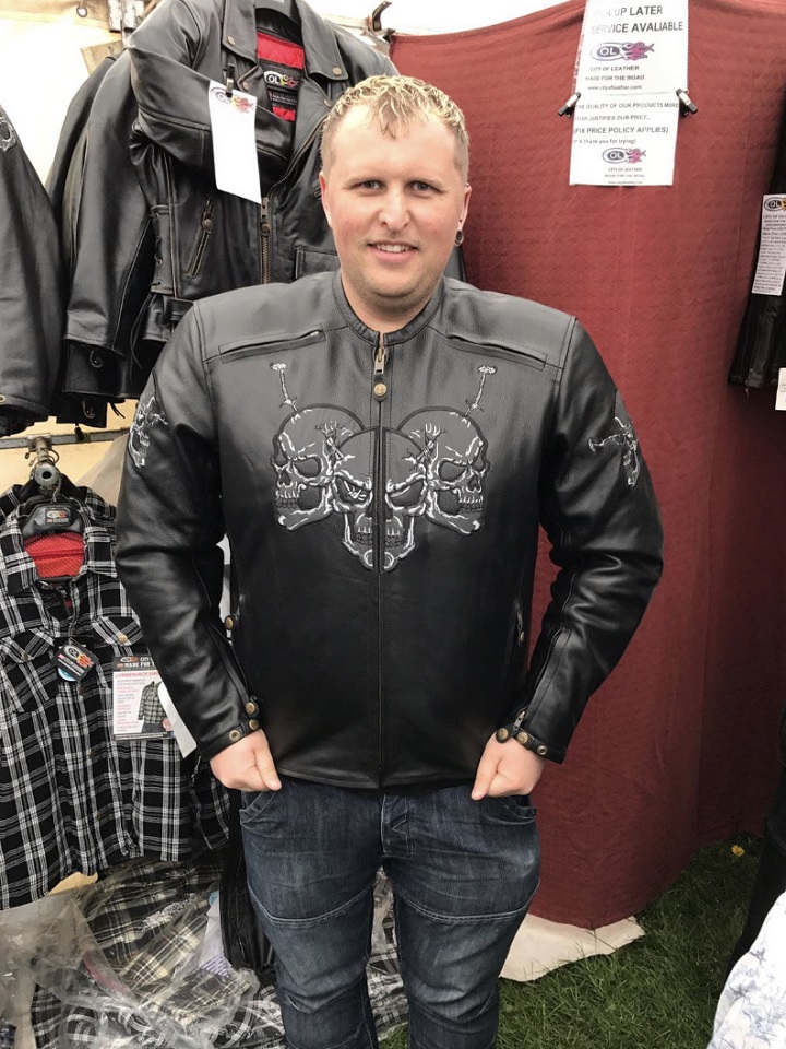 Jacket is amazingly comfortable,after 2 years still kept shine & condition, Highly recommended. Mathew ,Midlands